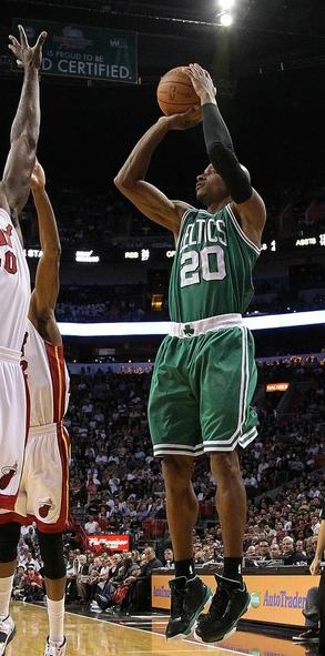 NBA Recap Central 11/11/10 - Ray Allen terrorizes Heat, Nuggets hand Lakers first loss